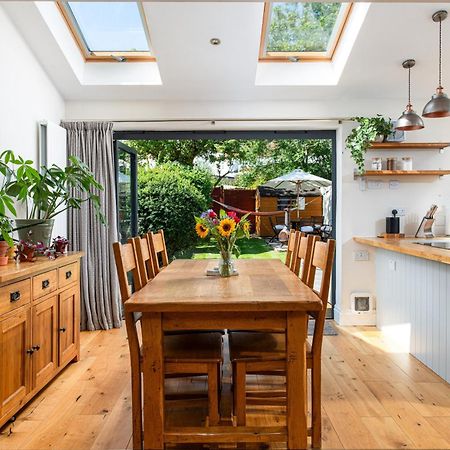 Charming Family Home With Stoves, Garden & Parking Bristol Kültér fotó