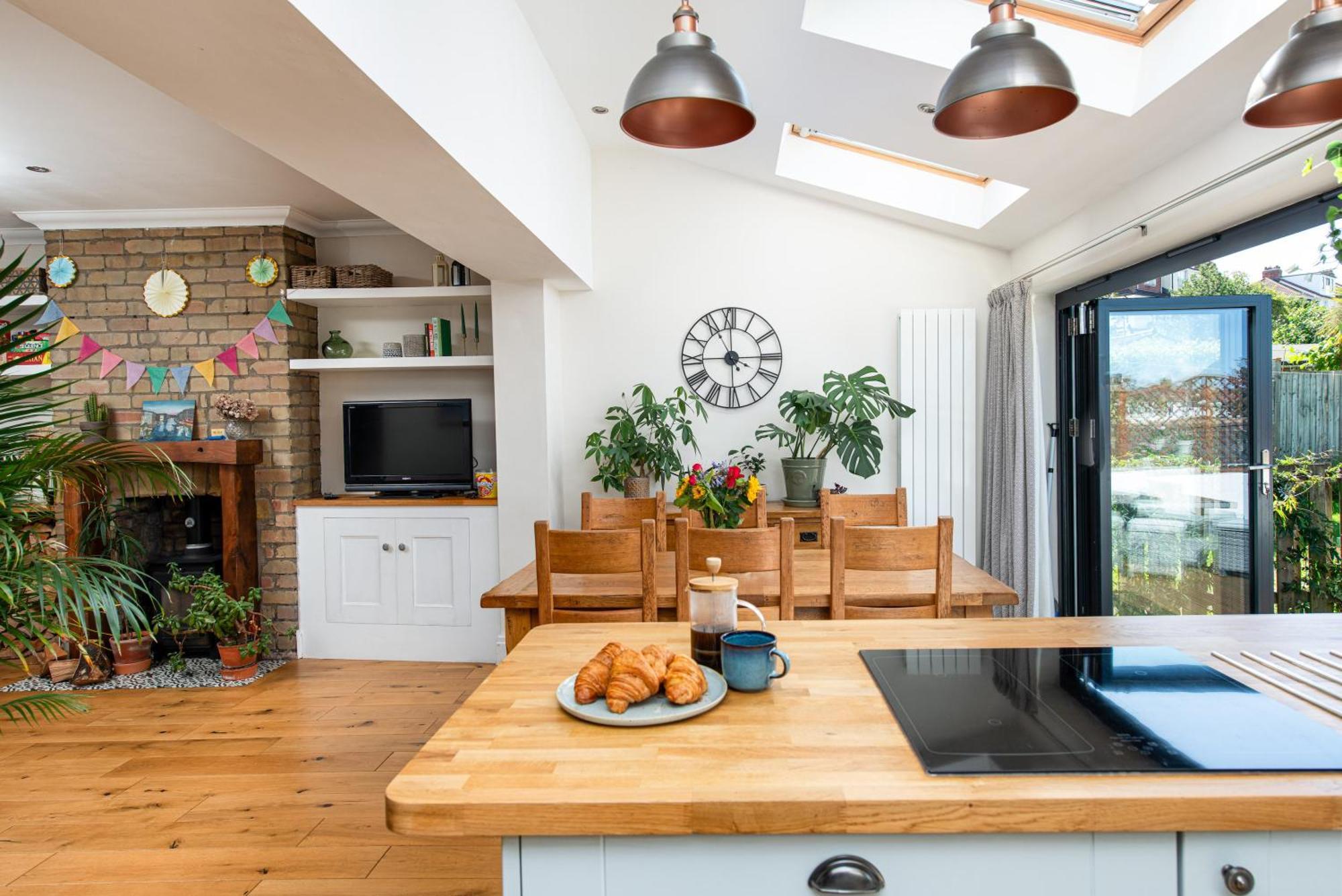 Charming Family Home With Stoves, Garden & Parking Bristol Kültér fotó