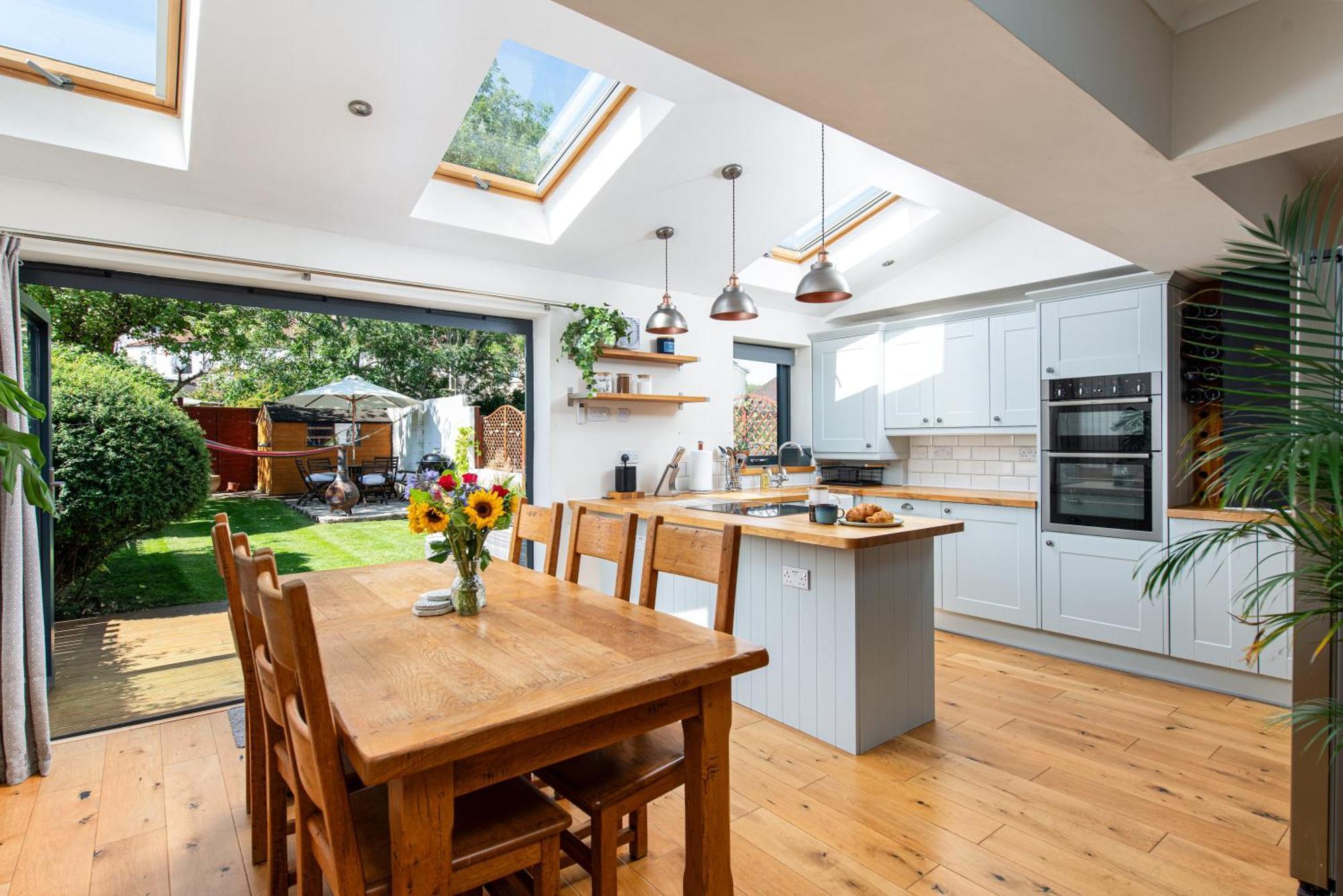 Charming Family Home With Stoves, Garden & Parking Bristol Kültér fotó