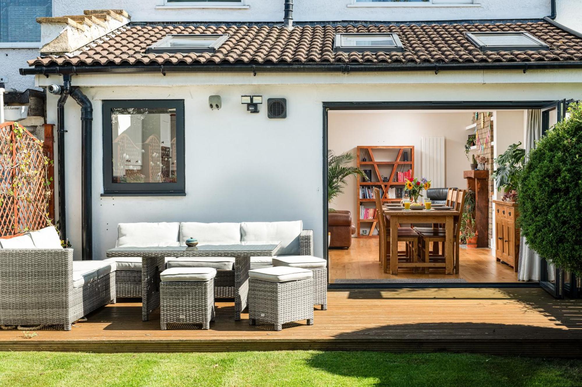 Charming Family Home With Stoves, Garden & Parking Bristol Kültér fotó