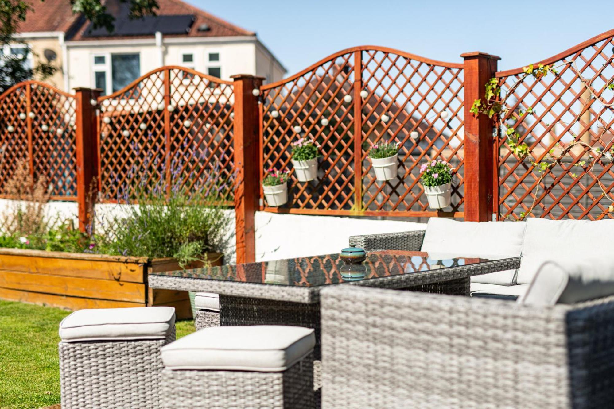 Charming Family Home With Stoves, Garden & Parking Bristol Kültér fotó